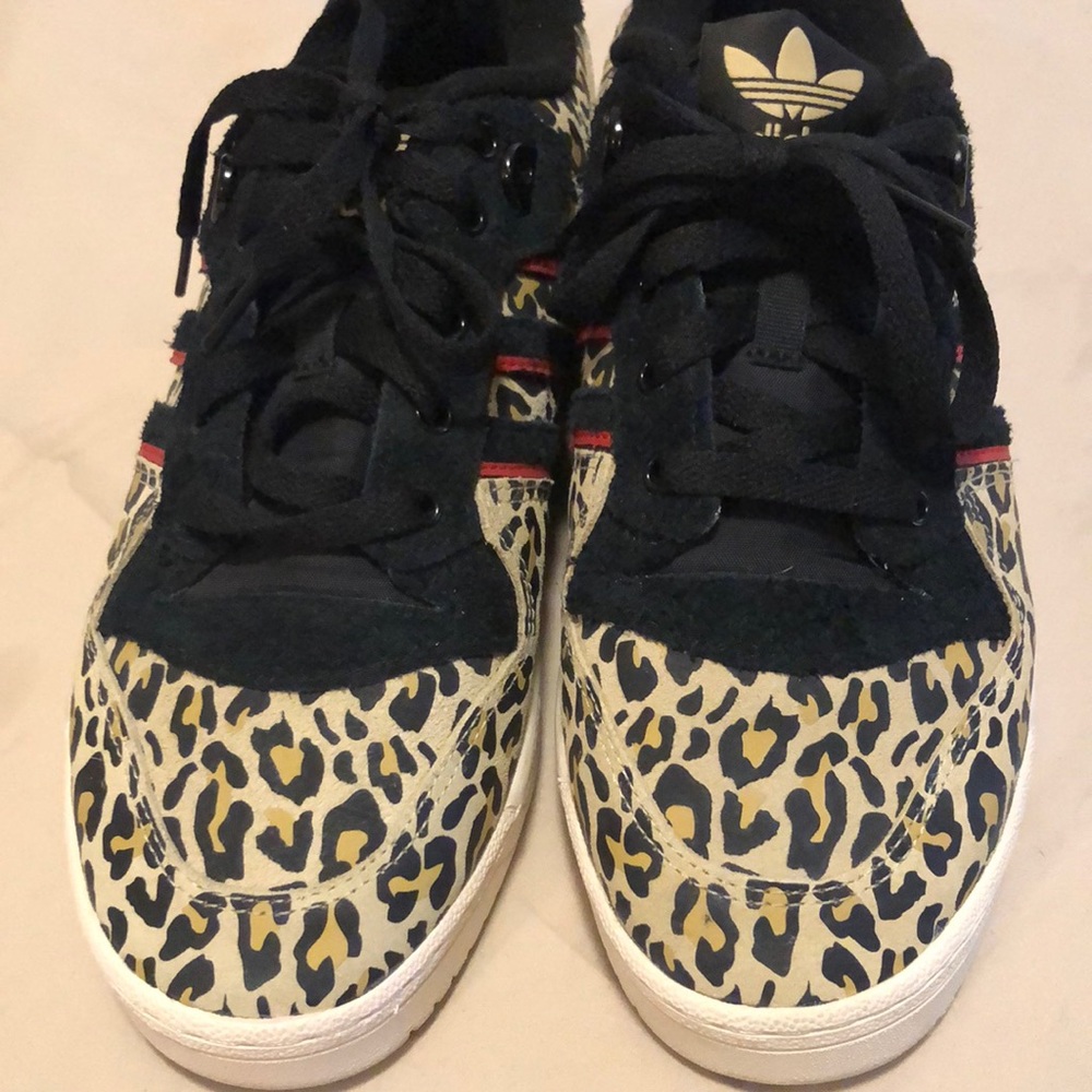 Like new, Adidas Leopard Print Sneakers Size 9